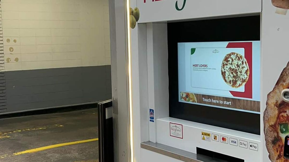 An ATM PizzaForno kiosk that is built into the side of the building at the Fannin Food Mart in Houston.