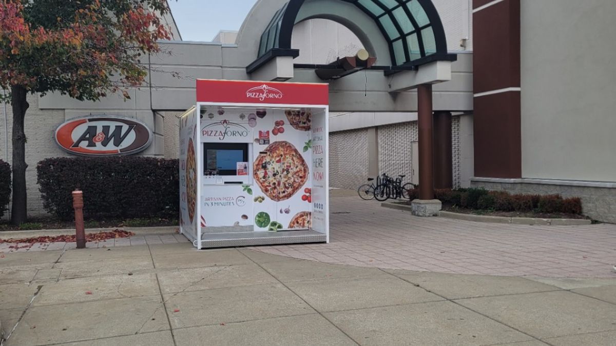 An automated PizzaForno machine at 412 W 14 Mile Road in Troy. Located at the Oakland Mall. 